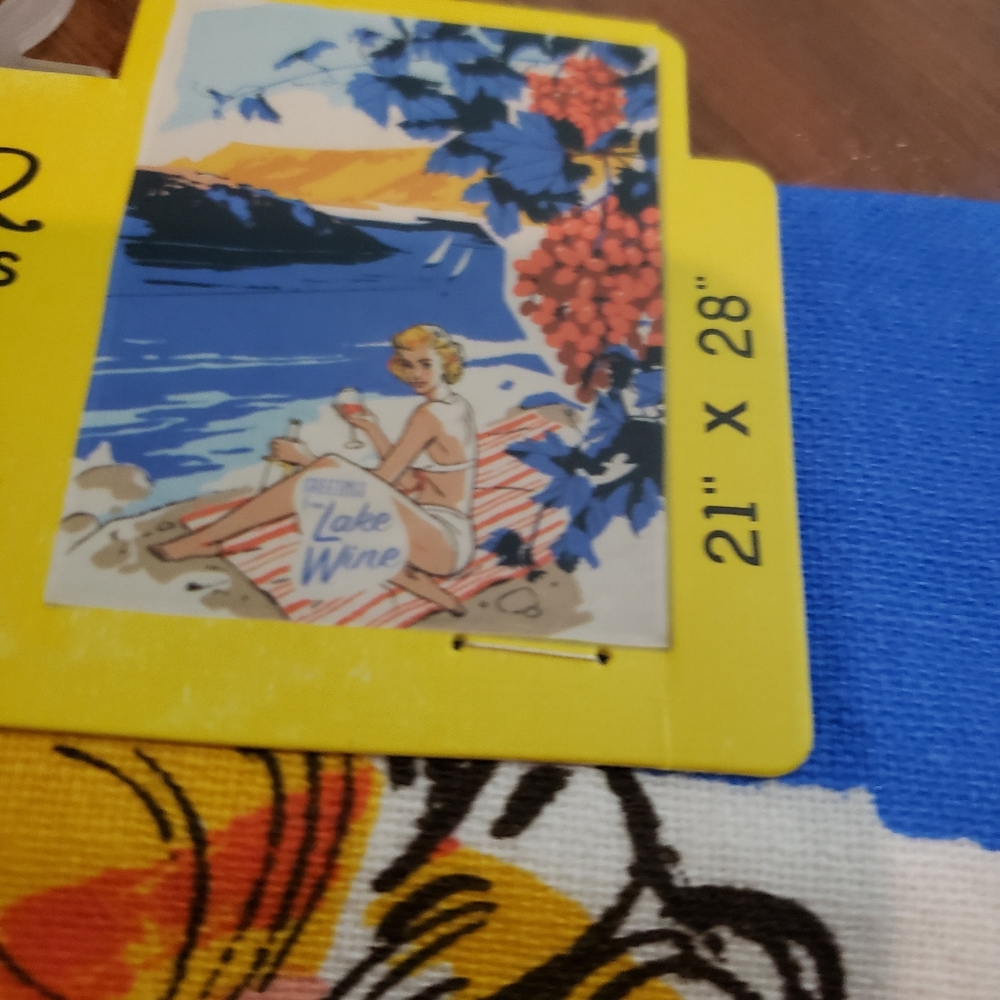 Blue Q 'Lake Wine' Kitchen towel - Picture 3 of 5